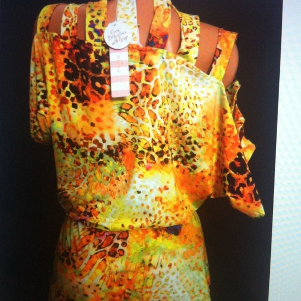 NWT Victoria's secret designer collection cover up